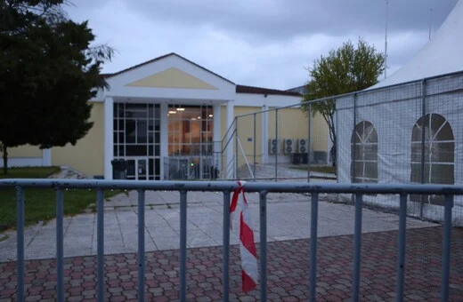 ΠΟΕΣΥ: Διασφάλιση χωρίς προβλήματα της δημοσιογραφικής κάλυψη της δίκης των Τεμπών